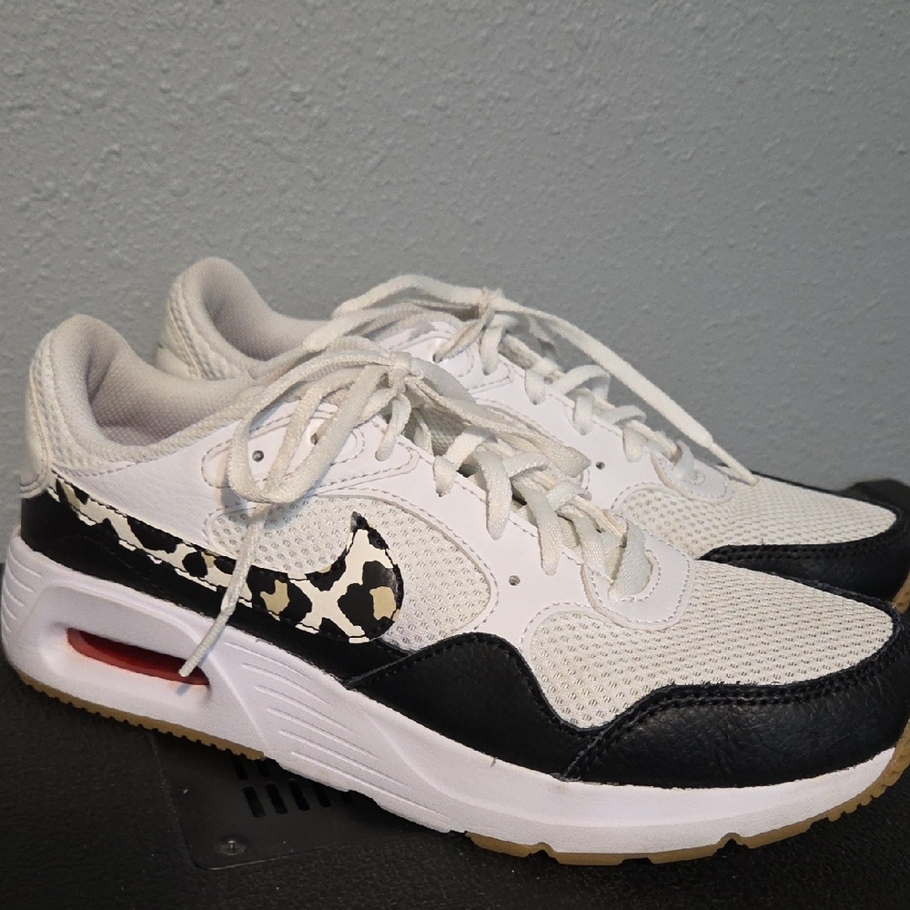 Nike Women's White and Black Sneakers with Animal Print - Picture 4 of 9